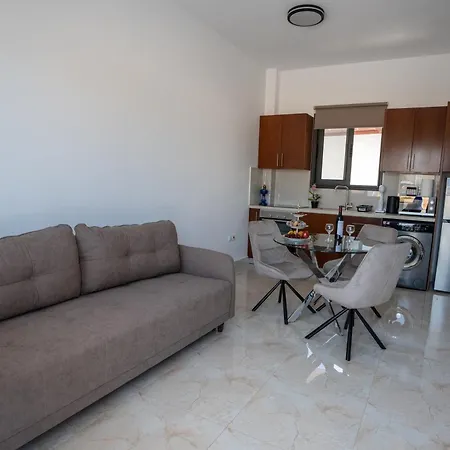 Arma Cielo Ii, 1-bed Cosy Flat *