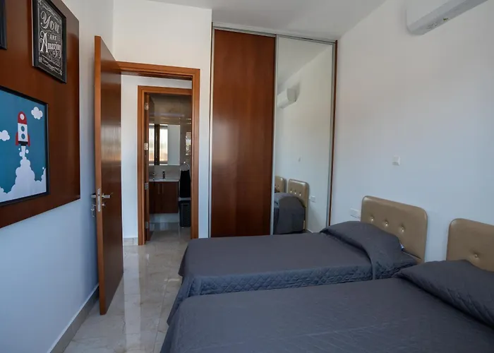 Arma Cielo Ii, 1-bed Cosy Flat パ フォス